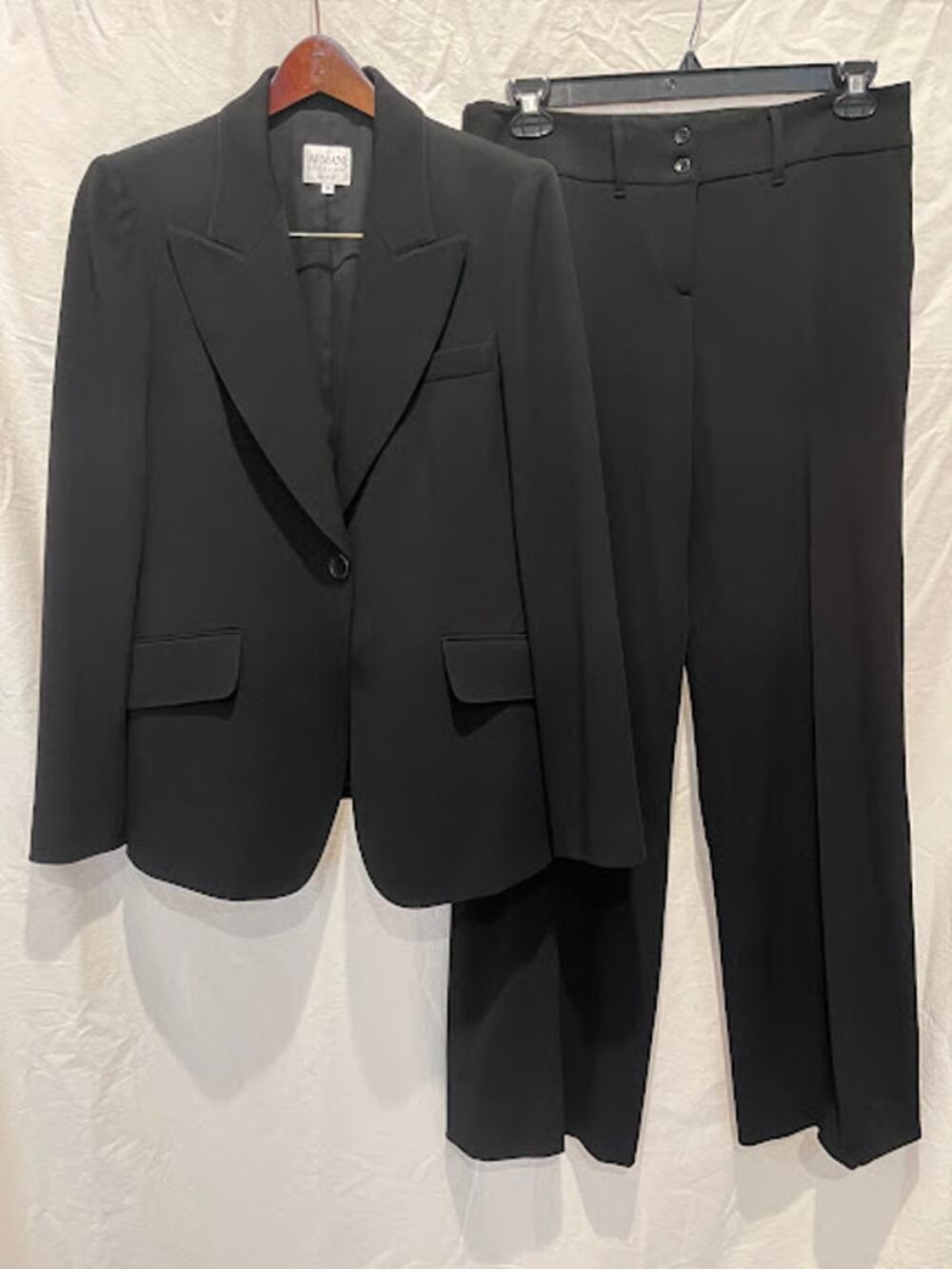 Armani Collezioni Womens 2-pc Suit Set Black Jacket and Pants Vintage 80s